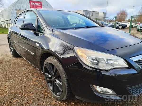 Opel Latvijā nav ekspluatēts. Teicamā tehniskā un vizuā