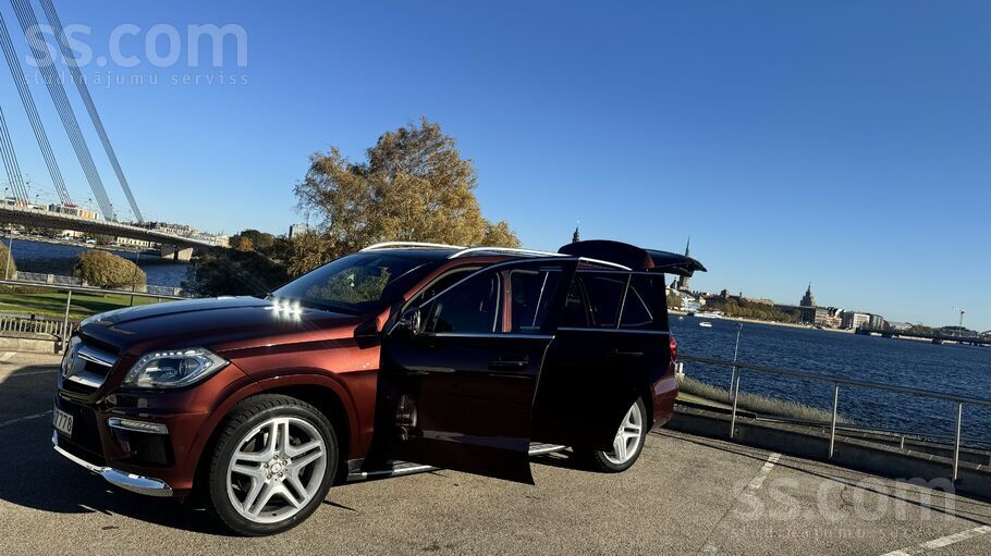 Pārdodas Mercedes-Benz GL 350 Bluetec 4 Matic. Komplektācija:
Amg pakotne,