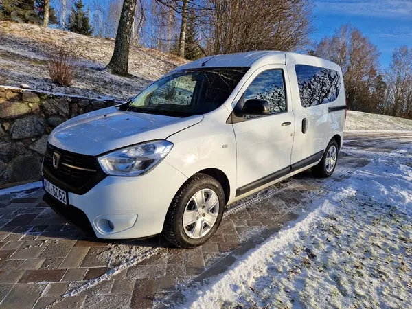 Dacia Ļoti ietilpīgs ģimenes vai darba auto. Aprīkojums: