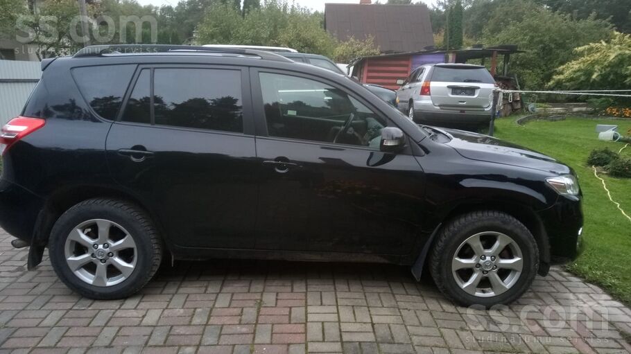 Продает Хозяин. Машина снята с учета . Сел поехал. Пробег по Латвии минималь