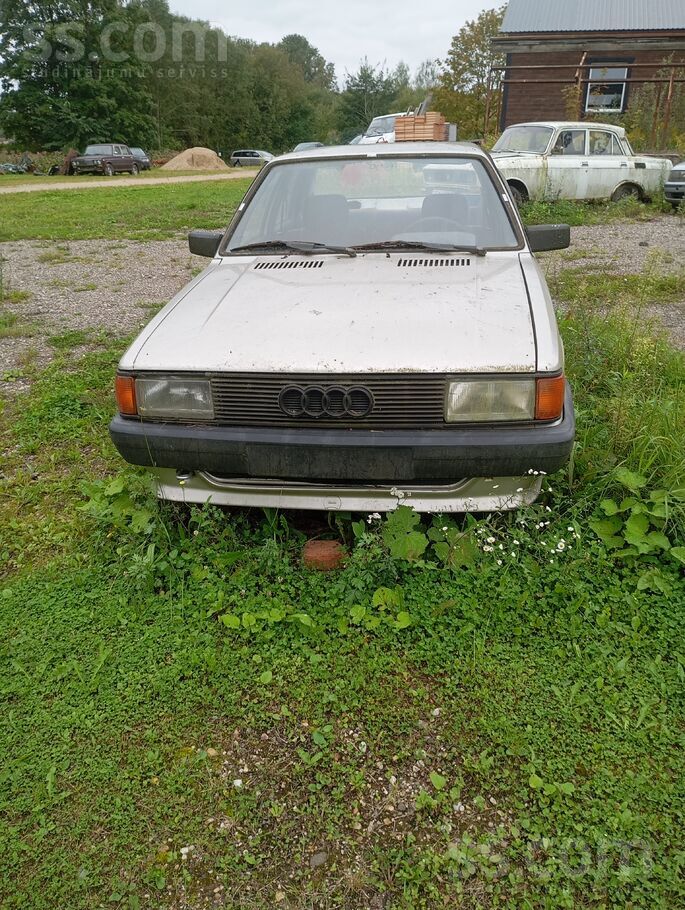 Audi Pārdodu audi 80 b2 1.8 bendzins.