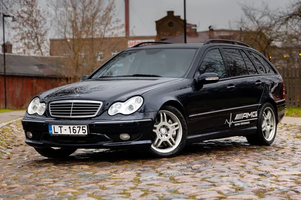 Pārdod Mercedes Benz C30 Amg 3.0D 170kW, labā tehniskā un vizuālā stāvoklī.