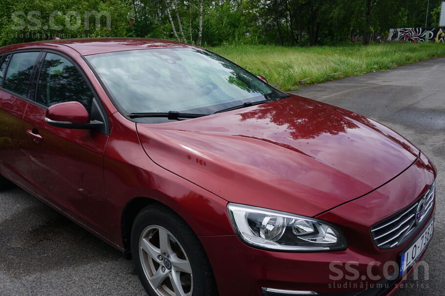 Pārdodu Volvo V60, 2014. gada. Auto ir teicamā tehniskā stāvoklī. Ekonomisks