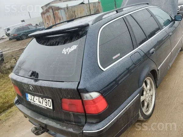 BMW Диски на 18 с летней резиной. Двигатель заводится 