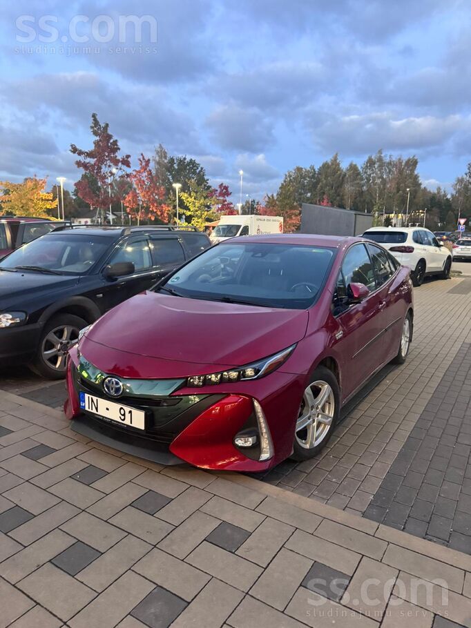 Toyota Prius 1, 8 Vvt-I Cvt "Executive Hybrid" Phev Plug in Gybrid
Emotiona