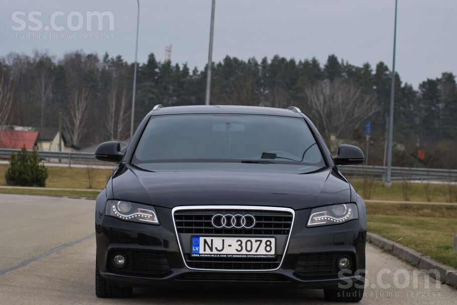 Audi Pārdodu ar tiko izietu jaunu skati Audi A4 B8 S-li
