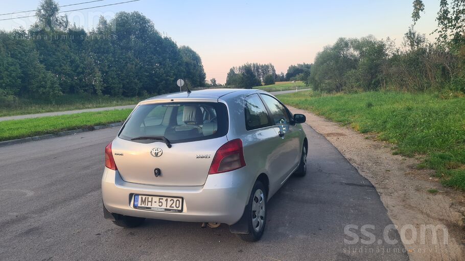 Toyota Продаю Toyota Yaris 1.3 бензин. 