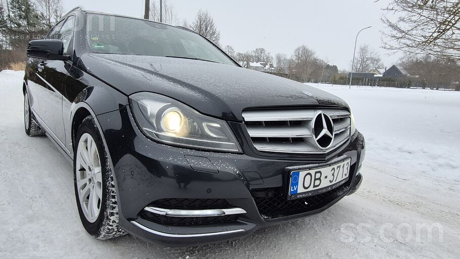 Pārdodu Mercedes Benz
Facelift C220 Avangarde
Ekonomisks 6l/100km, jaudīg