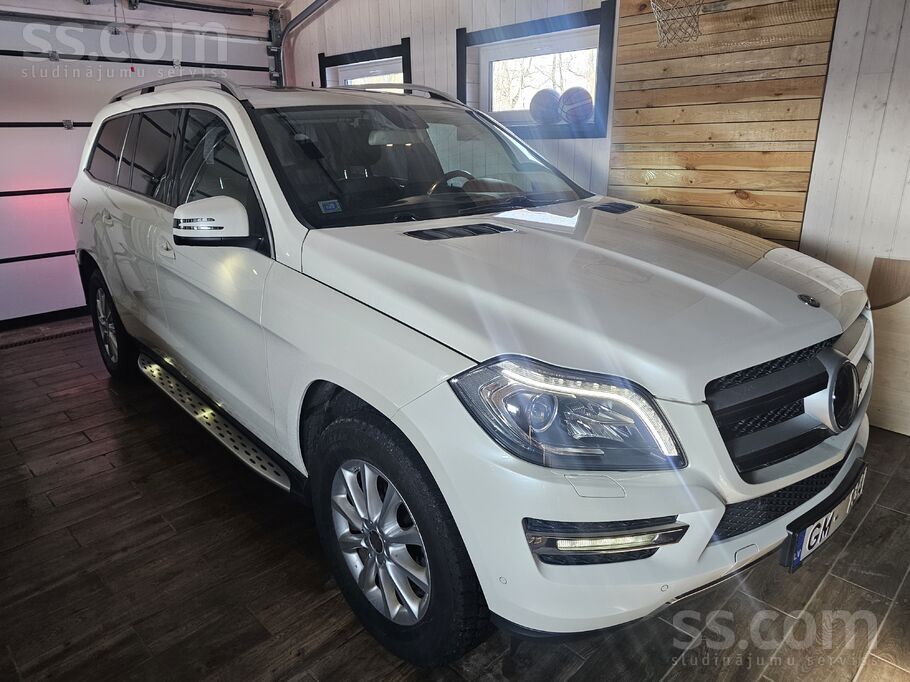 Automašīna jāredz dzīvē, spīd un laistās, viss darbojas. 
Jauns oriģinālais