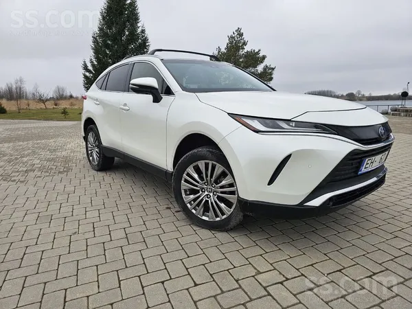 Toyota Bagātīga komplektācija, lieliskā tehniskā un vizuā