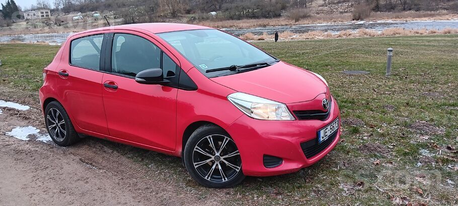 Pārdodu labu ļoti ekanomisku Toyotu. Sīkāka informācija pa telefonu. Pārdod