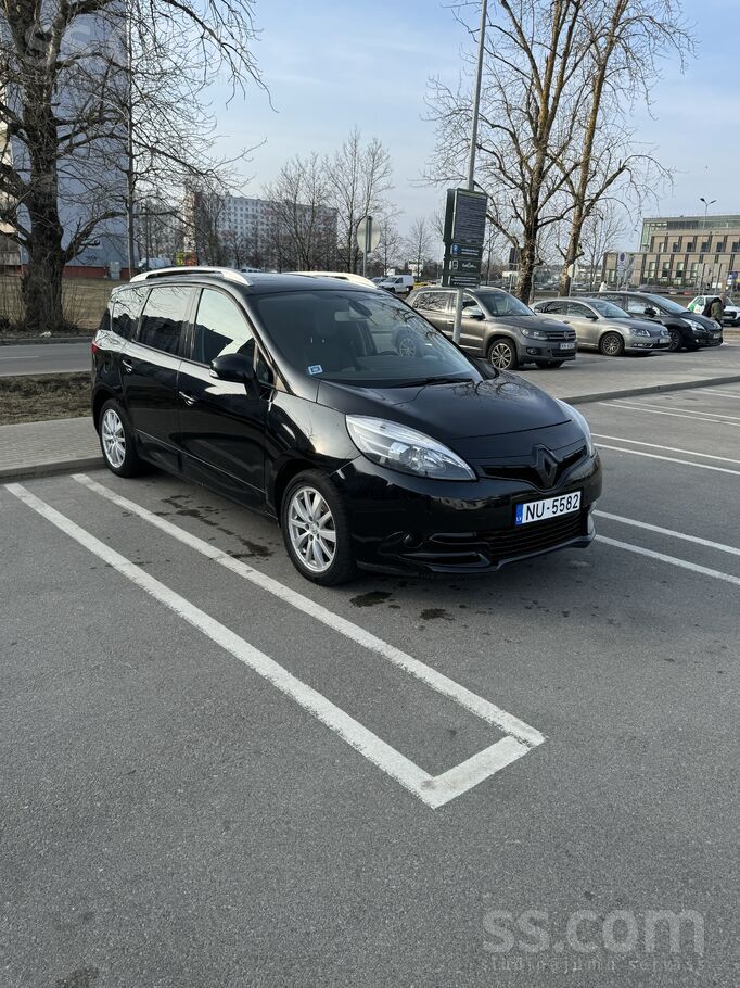 Renault Megane Scenic 2014.g. 

Ietilpīgs auto, septiņas sēdvietas (vidējā