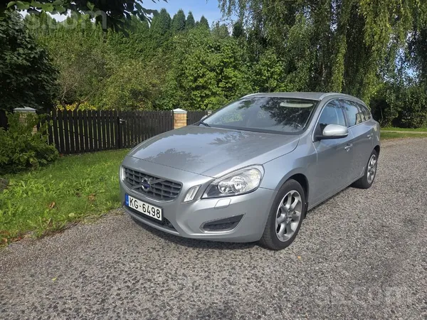 Volvo Volvo V60 Ocean Race ar 2.0 piecu cilindru motoru.