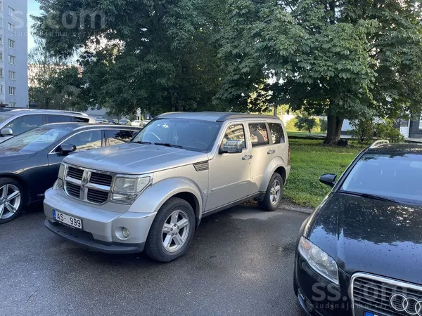 Dodge Nitro - 1