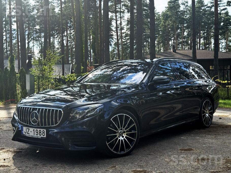 Mercedes Pārdošanā E350 ar ļoti bagātīgu un vienu no pilnāk