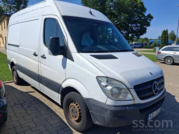 Mercedes Jaudīgs un uzticams kravas furgons ar leģendāro 3.