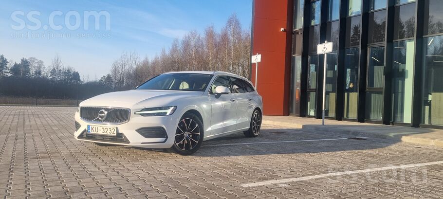 Volvo Cik koši balts no iekšpuses, tikpat krāšņs no ārpu