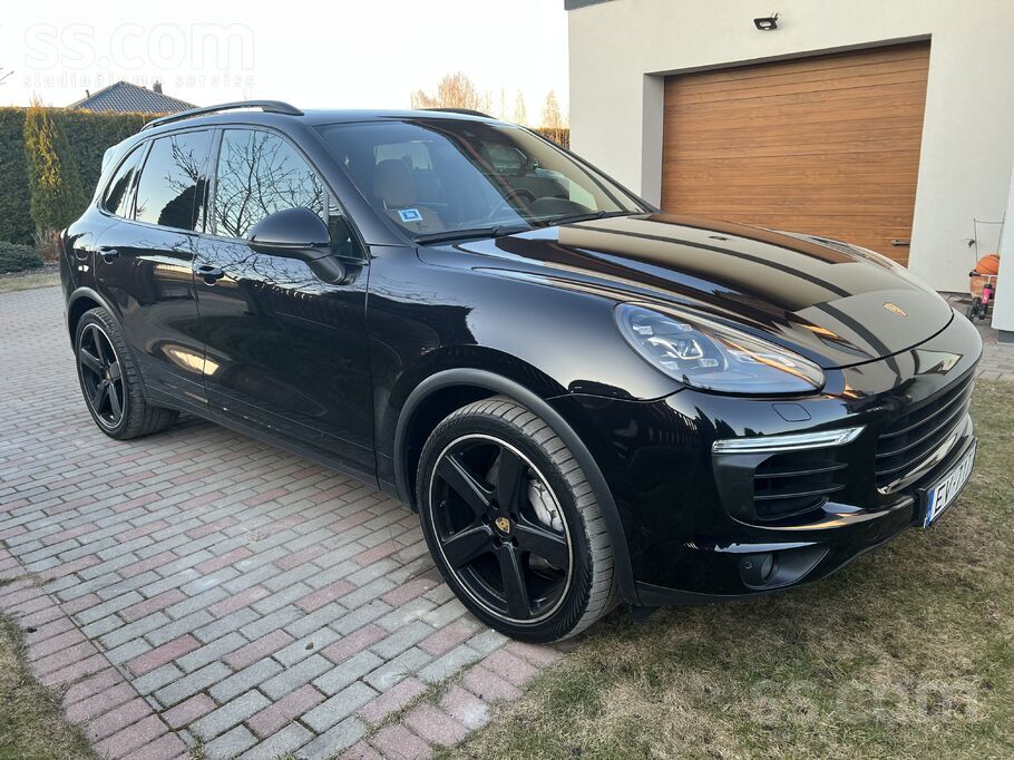 Tirgoju Porshe Cayenne 2016 3.0 dïzelis. Jaunas ziemas riepas un lietotas va