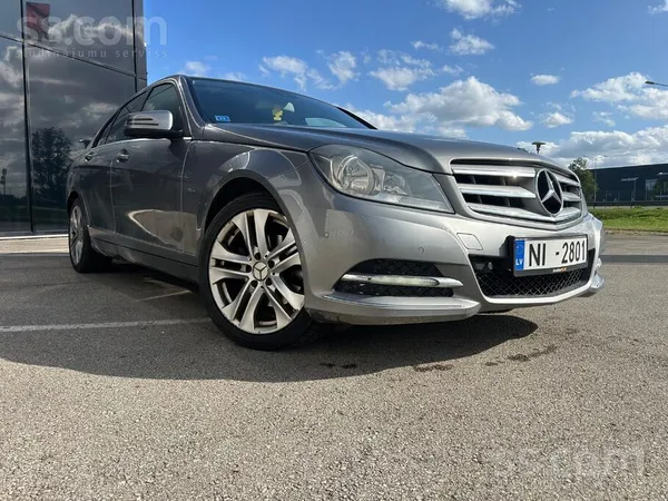Pārdod Mercedes Benz C180 dizelis(118Zs)
Mehaniska kārba, Sedans. 
Jaunā T