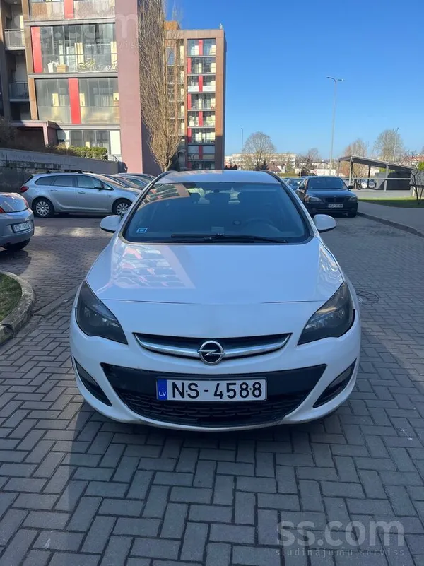 Opel Продается Opel Astra Sporttourer 2014 года, универ