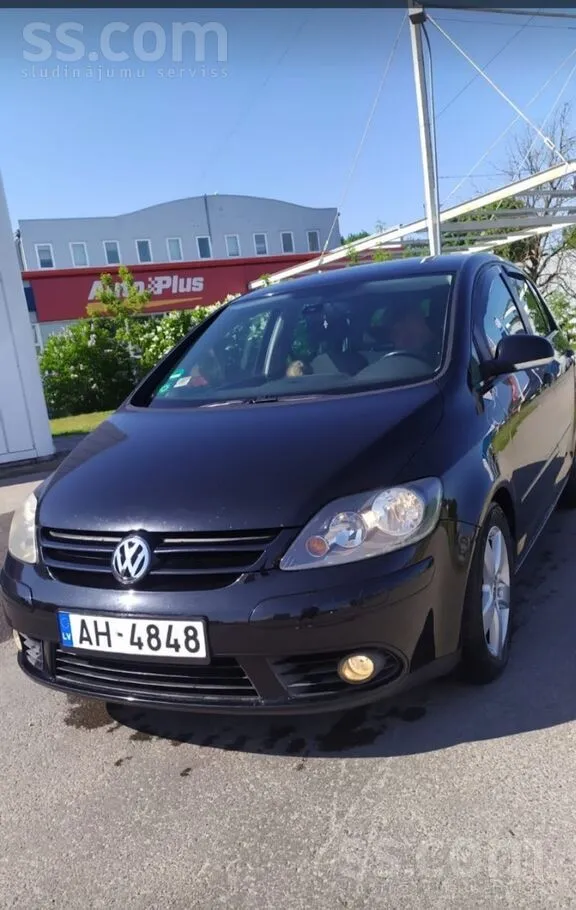 Pārdod uzticamu un ekonomisku Volkswagen Golf 2006. gada ar leģendāro 1.9 Td