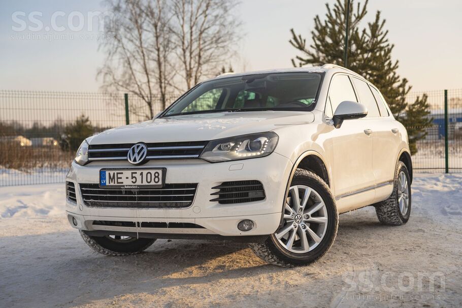 Volkswagen VW Touareg ar 3.0 litru dīzeļdzinēju un automātisk