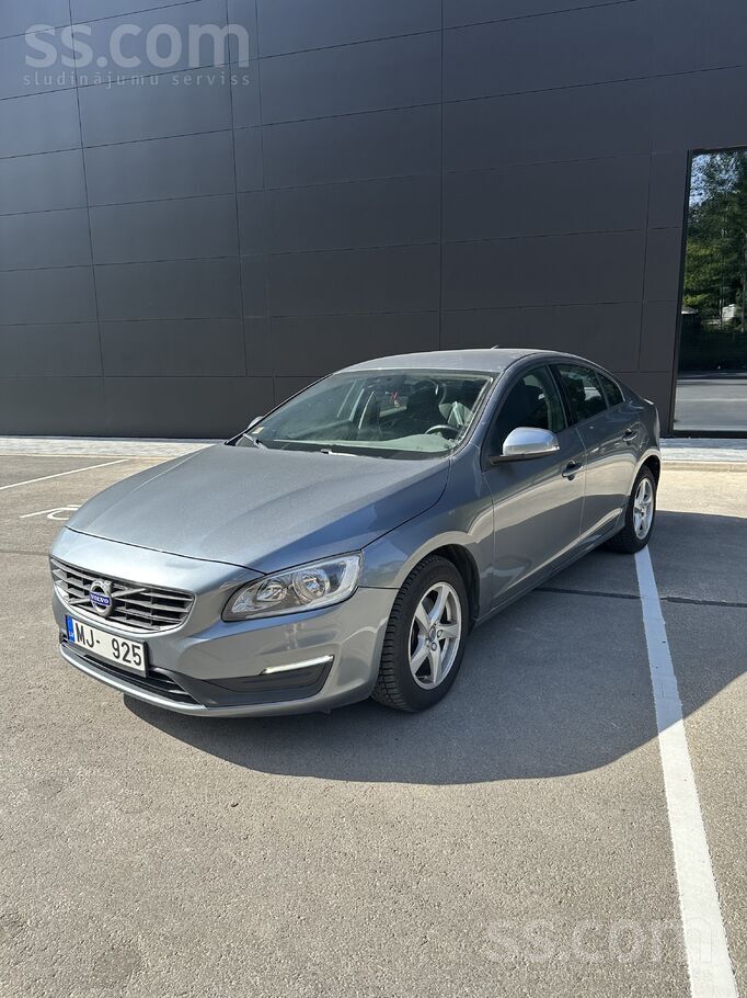 Volvo Sakarā ar jauna auto iegādi tiek pārdots Volvo s60