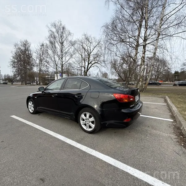 Lexus Automašīna ir labā tehniskā un vizuālā stāvoklī.