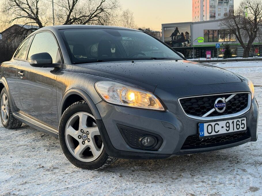 Pārdodu Volvo C30 1.6 d 2010.10.21. g. Ļoti labā stāvokli. Uz gadu ceļa nodo
