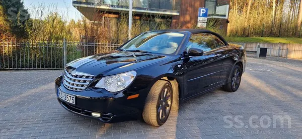 Tiek pārdots melns, pilnvērtīgs 4-vietīgs, ietilpīgs un ērts Chrysler Sebrin