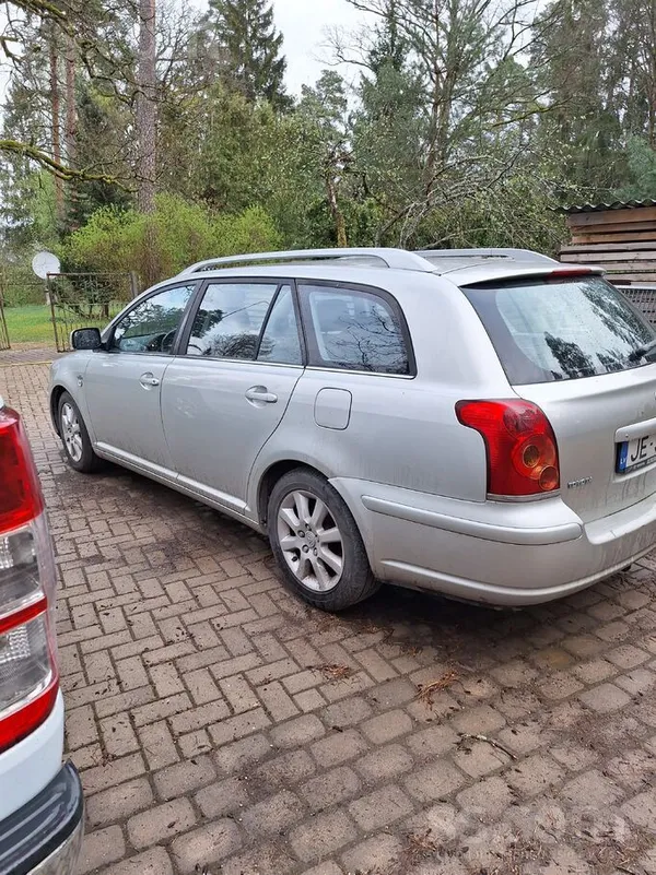 Toyota Nav rūsas. Tīrs salons, nav smēķēts. Ziemas riepas