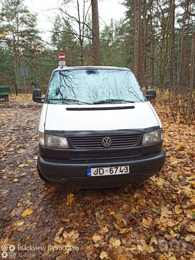 Volkswagen Продаю VW Caravelle 2.5Tdi 75kw 9мест. С 2015г. ав