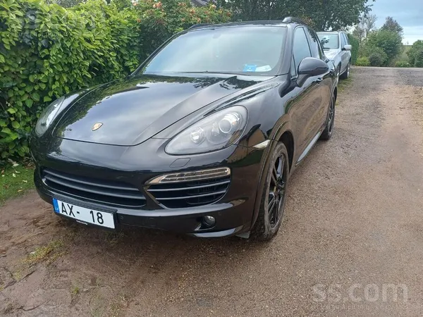 Beļģija. Porsche Cayenne Diesel Off-Road Gts aprīkojumā black edition sport
