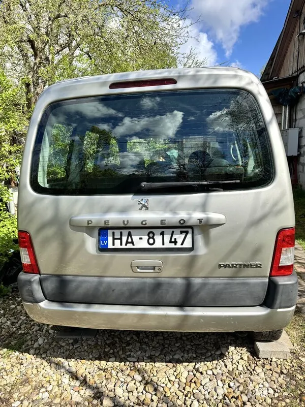 Peugeot Labs auto, labā tehniskā un vizuālā kārtībā. Sagat