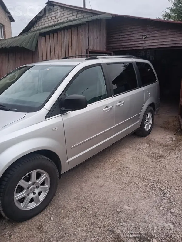 Chrysler Sakarā ar jaunu auto, tirgojas labs ģimenes auto, 