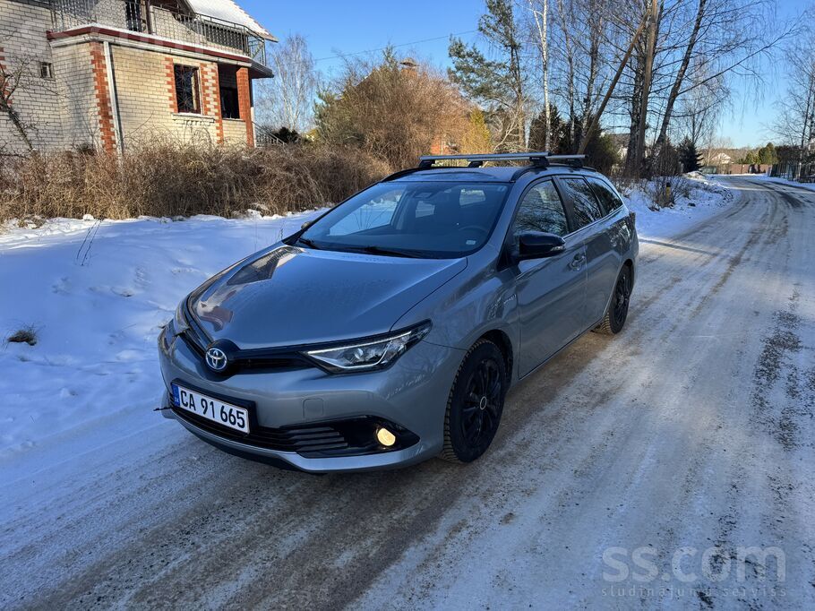 Toyota Auris 1.8 Hybrid Premium
Black Edition versija
Tikko ievesta Latvij