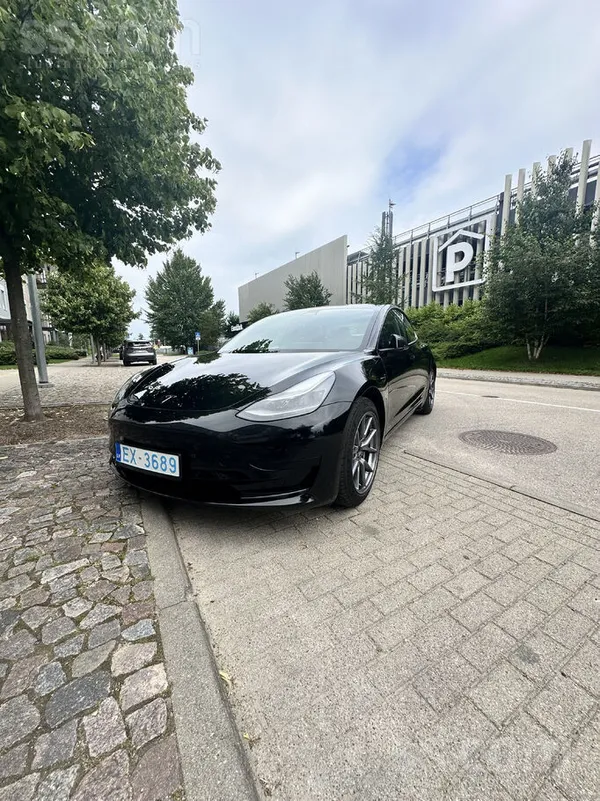 Auto ir uz uzņēmumu, netto cena bez pvn 17, 768 Eur. Tesla Model 3 Sr+. 

21.gadā