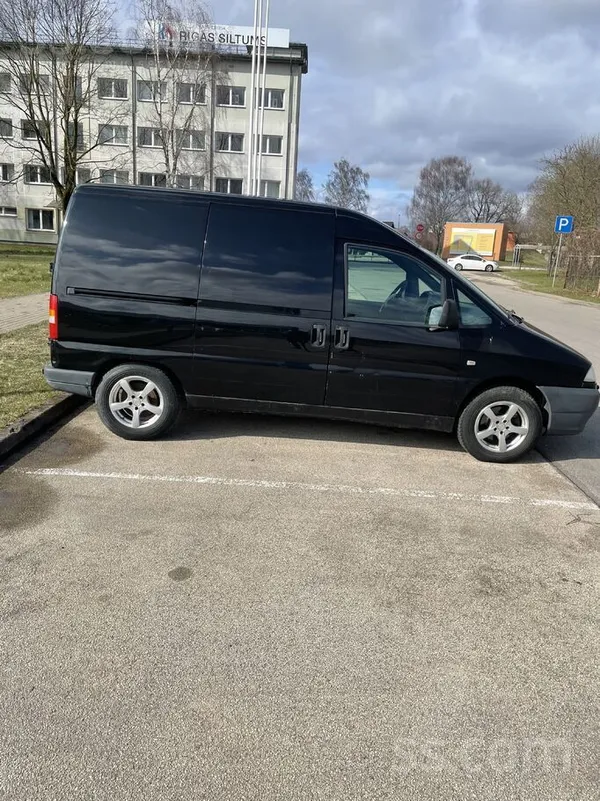 Ir slimības lapa uz mēnesi bildē var redzēt kas ir jāsataisa.