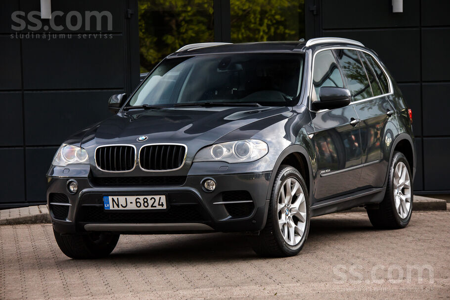 Bmw X5 40d Sport Pack 3.0l dīzelis. 225kKw. Jauna TA.
Vid. d. patēriņš 7-8