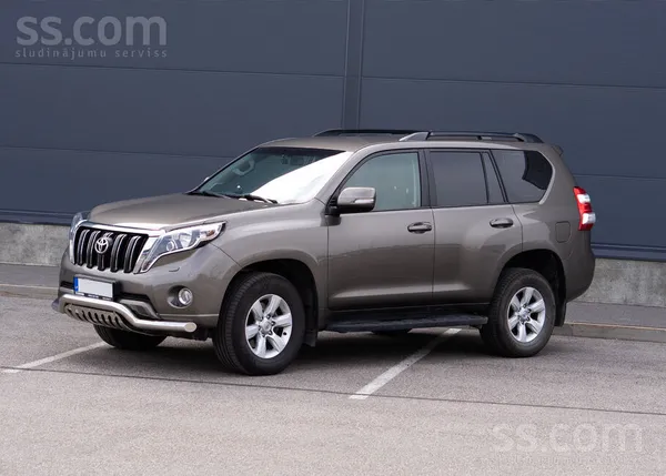 Продаётся Toyota Land Cruiser 150, 2017 года, зимняя резина, комплект летней