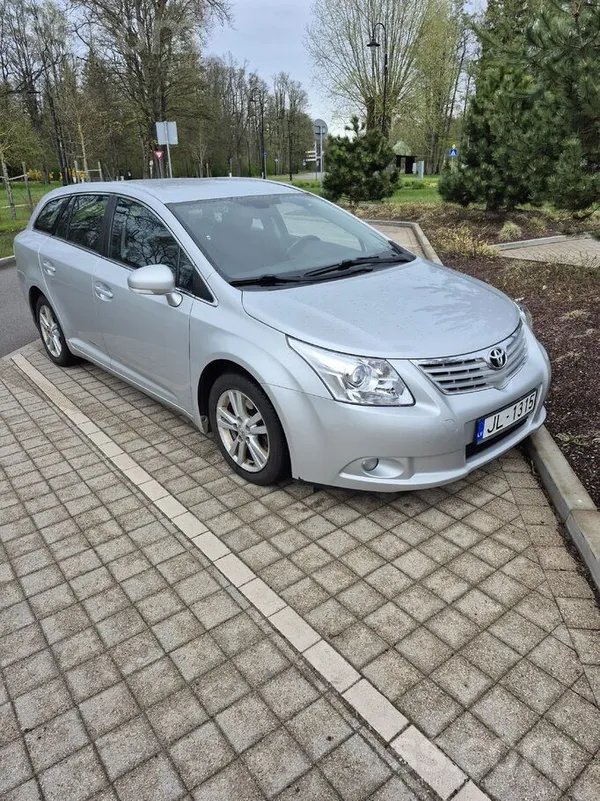 Toyota Pārdodu auto labā tehniskā un vizuālā stāvoklī. Au