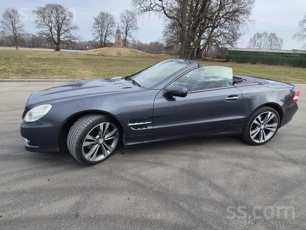 Mercedes Elegants Kabriolets. Automātisks Jumt metāla Netek