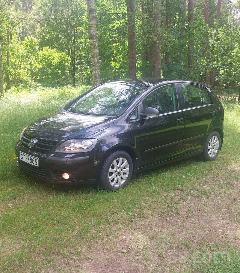 Volkswagen Продаём наш надёжный и очень удобный Golf Plus. 