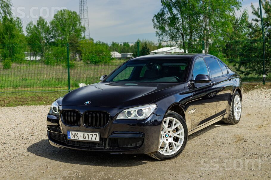 BMW 740d Mpack Xdrive ar 3.0 litru dīzeļdzinēju un automātisko transmisiju.