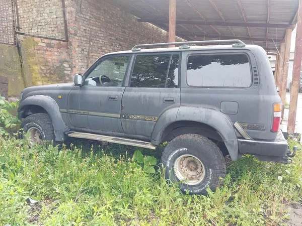 Toyota Adas salons. Ir defekti.