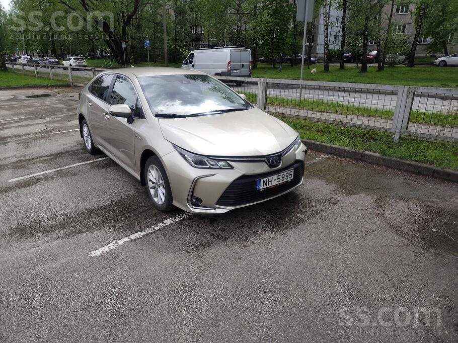 Toyota Corolla Hybrid Sedan 1.8 Hybrid (122 hp) E-Cvt automāts, 2020.G.
