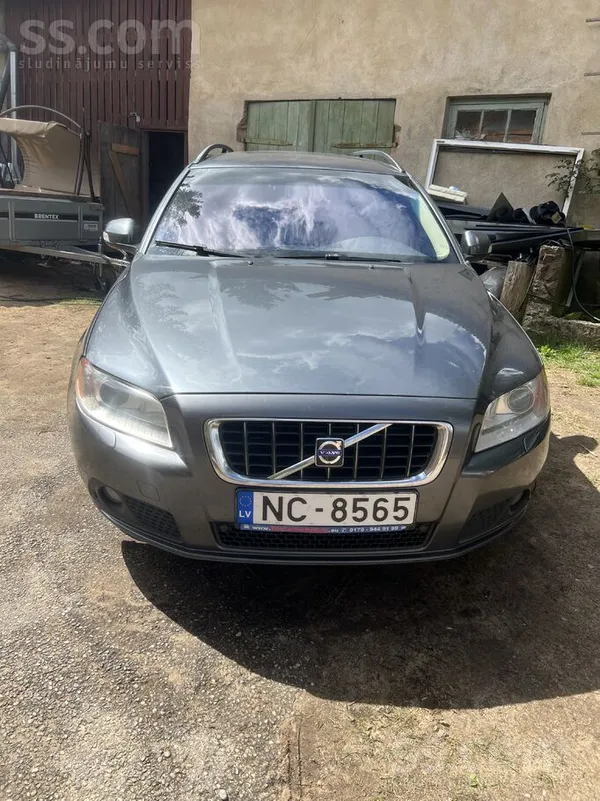 Volvo 136 kilovati ir pa kādai buktītei auto kalpo kā re