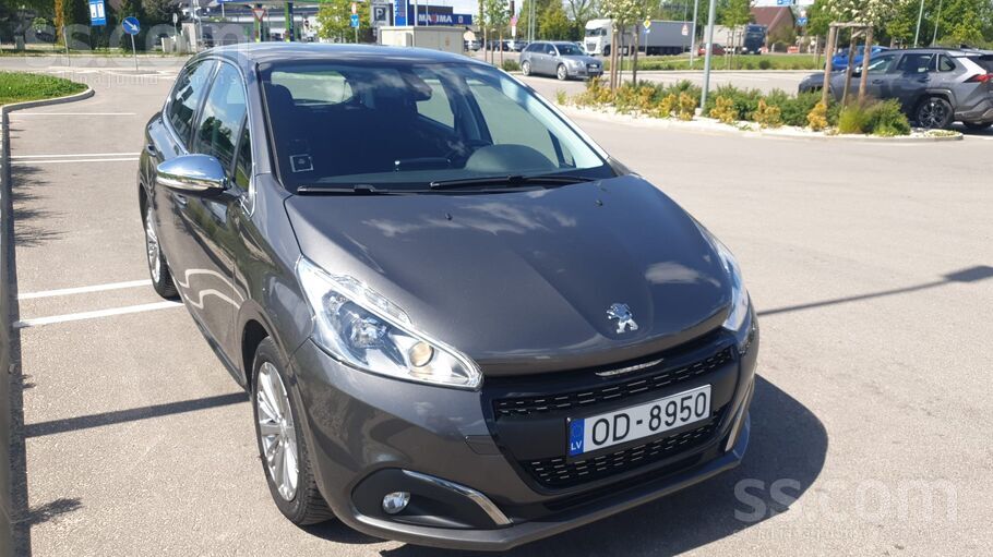 Peugeot Skaists auto tiko ievests no Francijas. Peugeot 20