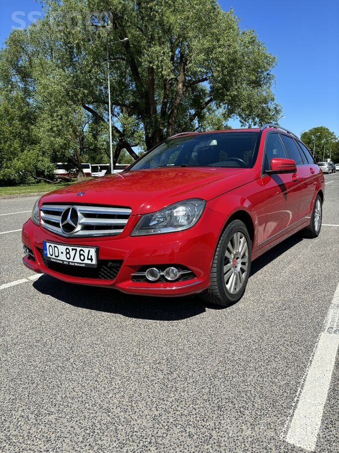 Uzticams Mercedes Benz C200 ar tikko izietu svaigu tehnisko apskati. Visa ek