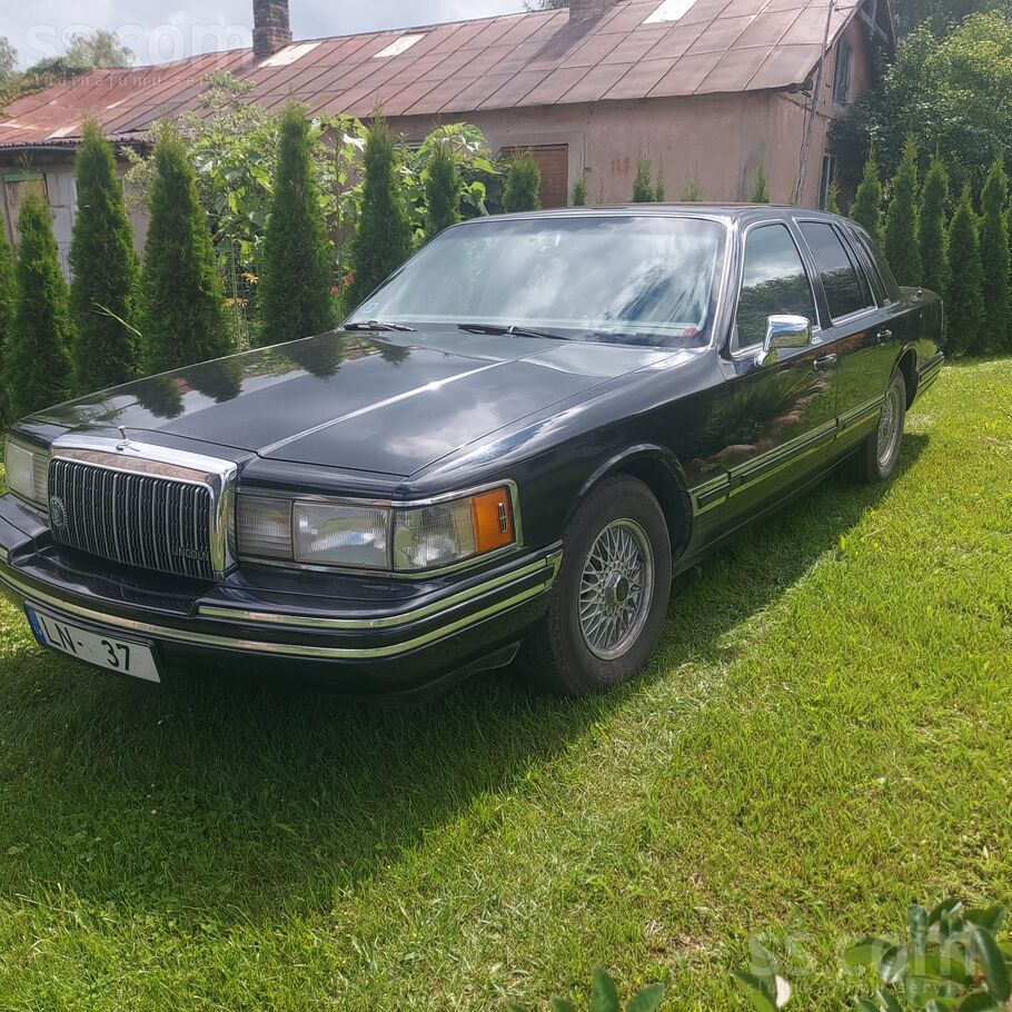 Others Pārdodu automašīnu Lincoln Town Car .Sešas sēdviet